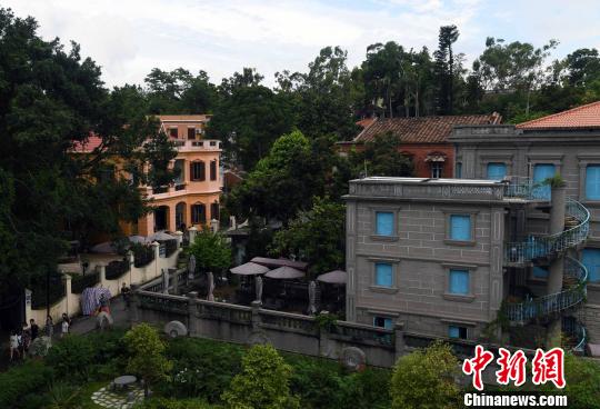 图为7月8日拍摄的鼓浪屿上的老建筑。　张斌 摄