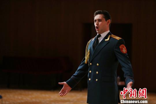 男中音歌唱家马克西姆·马克拉阔夫 肖一 摄