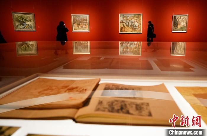 中国美术馆用八大展览迎2022新年讲述生动中国故事 “惟真惟一——徐明华艺术展”现场 杜洋 摄