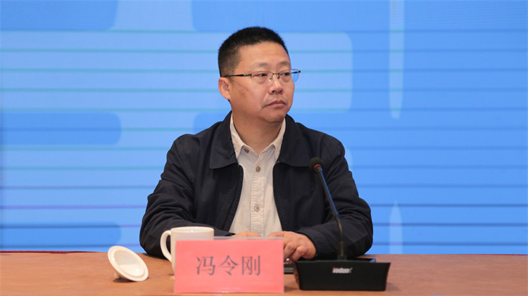 冯令刚处长主持开班仪式.jpg 冯令刚处长主持开班仪式.jpg